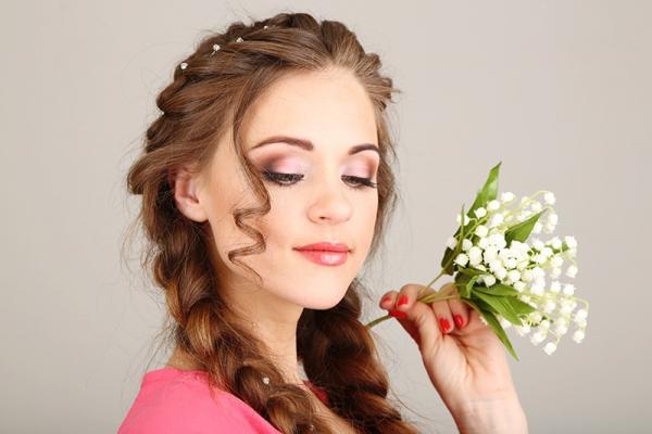 Chignon ou tresse bohème chez votre coiffeur à Nice